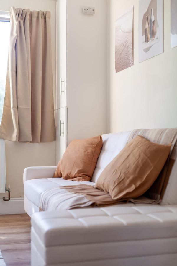 Lovely Studio Flat In Wimbledon W/ Free Parking London Eksteriør bilde