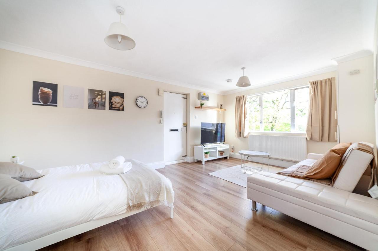Lovely Studio Flat In Wimbledon W/ Free Parking London Eksteriør bilde