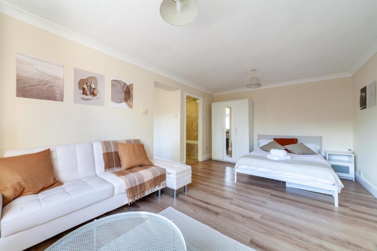 Lovely Studio Flat In Wimbledon W/ Free Parking London Eksteriør bilde